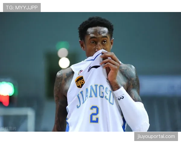 拜仁慕尼黑训练课向媒体开放,新援后卫卢卡斯·博埃展现出色一对一防守 拜仁慕尼黑训练课向媒体开放,新援后卫卢卡斯·博埃展现出色一对一防守